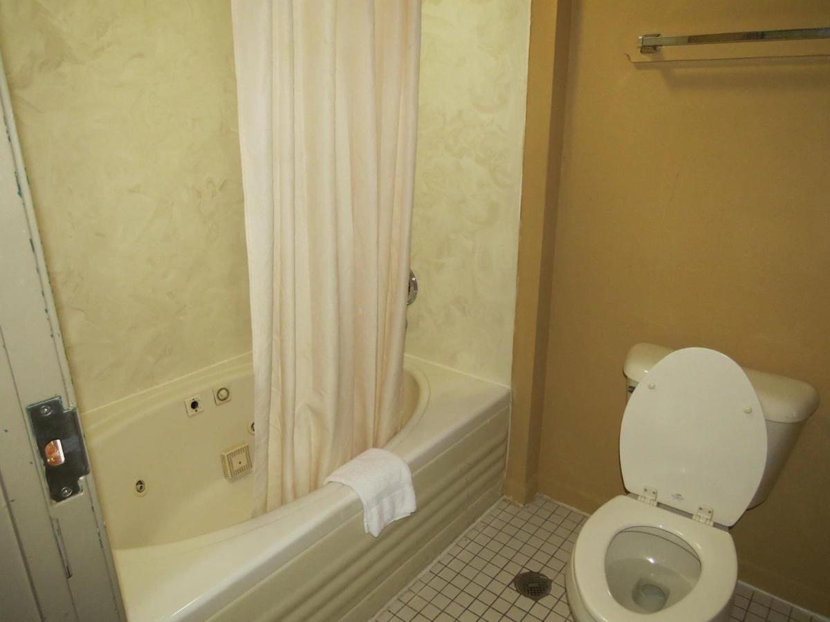 First Western Inn Caseyville Zewnętrze zdjęcie